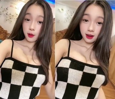 Địt cô gái mặc áo sọc caro trắng trong phòng vệ sinh