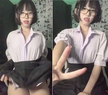 Em học sinh dáng chuẩn bị làm tình